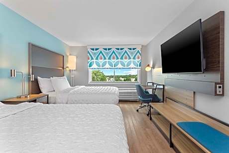 Queen Room with Two Queen Beds - Hearing Access