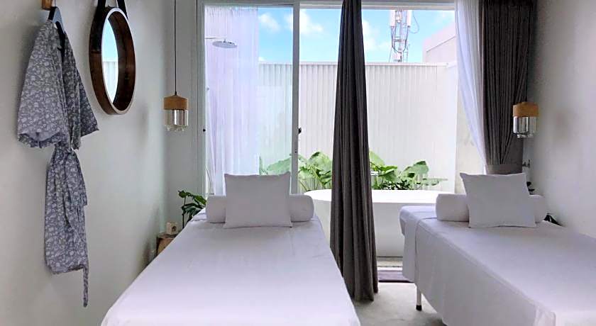 Lloyd's Inn Bali
