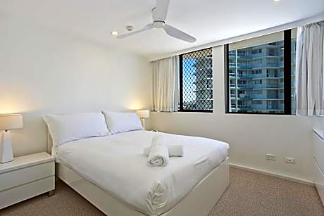 Deluxe Two-Bedroom Apartment with Sea View