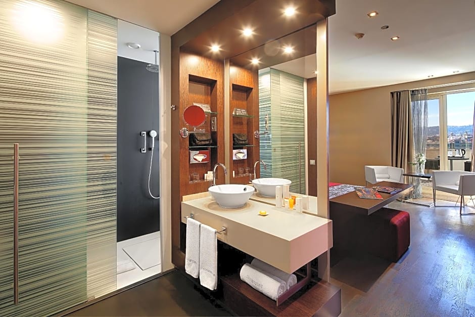 Olivia Plaza Hotel