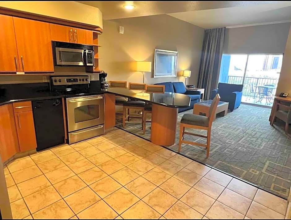 Apartment with Balcony at Platinum Hotel