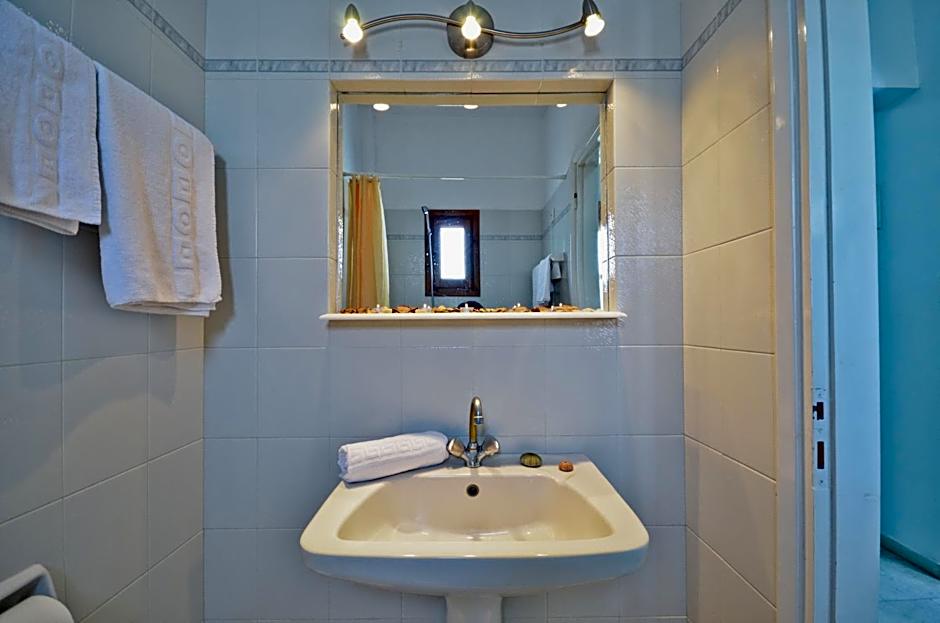 Dilino Hotel Studios