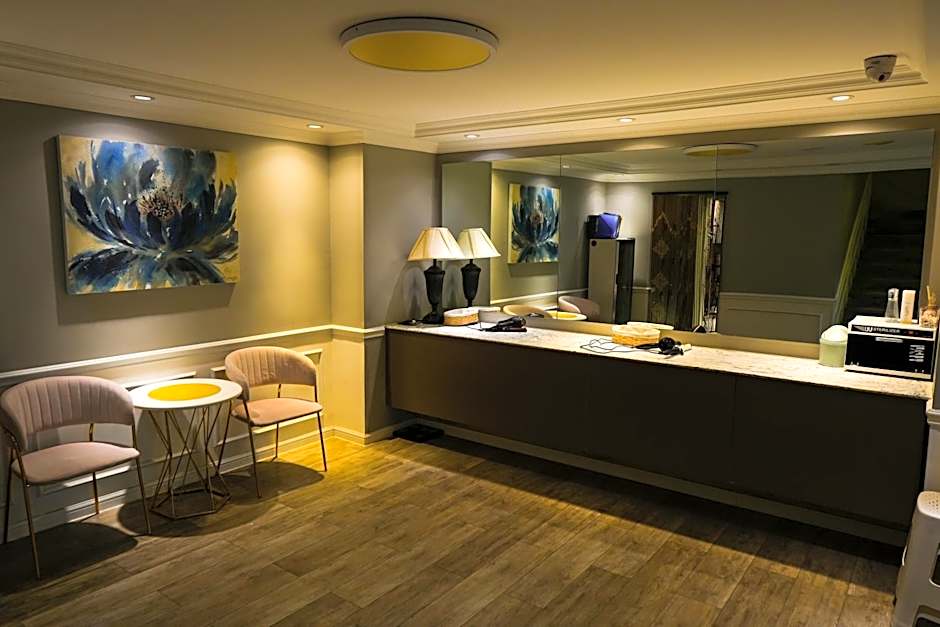 Chinggis Khaan Hotel