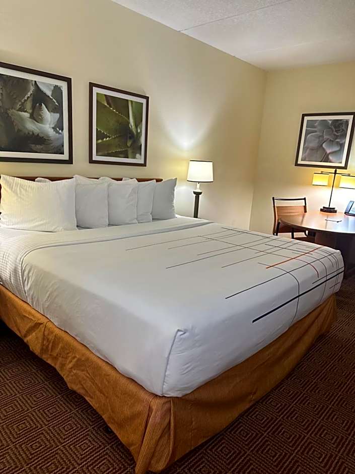 La Quinta Inn & Suites by Wyndham Sunrise Sawgrass Mills