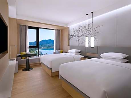 Premier Double Room with Lake View