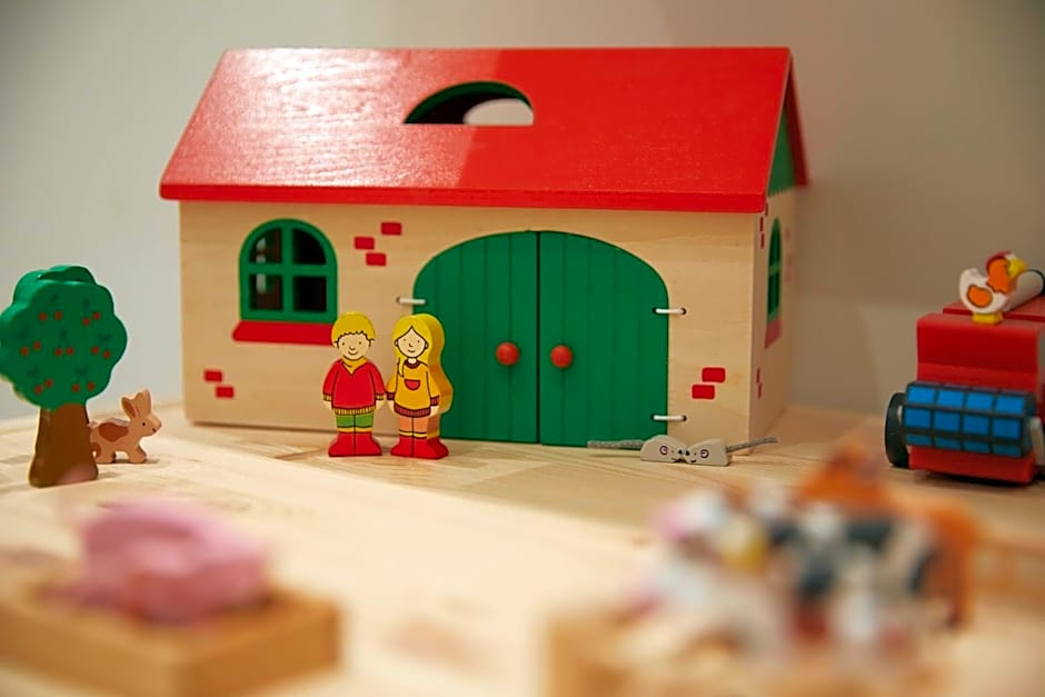 Elix, Mar-Bella Collection