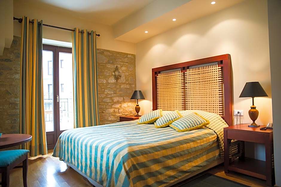 Maritsas Hotel & Suites