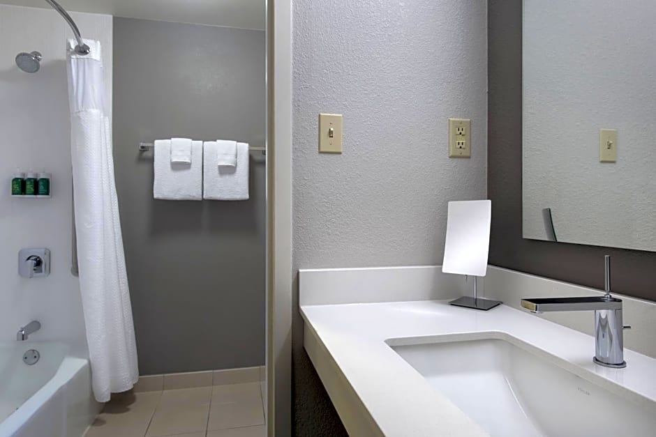 Courtyard by Marriott Lincroft Red Bank