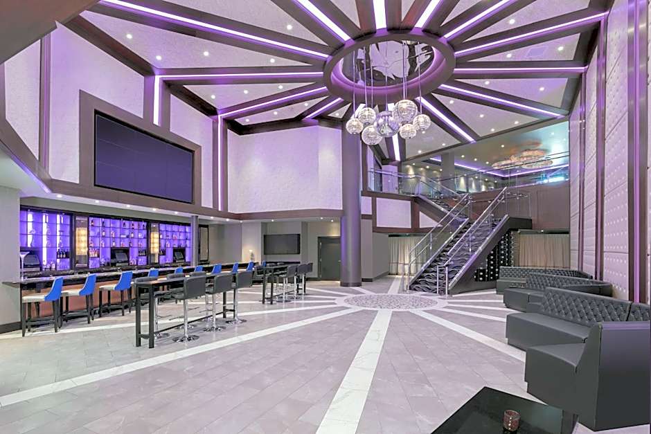 Wyndham Grand Fallsview Hotel