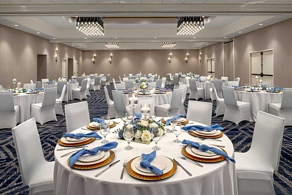 Crowne Plaza Virginia Beach Town Center by IHG