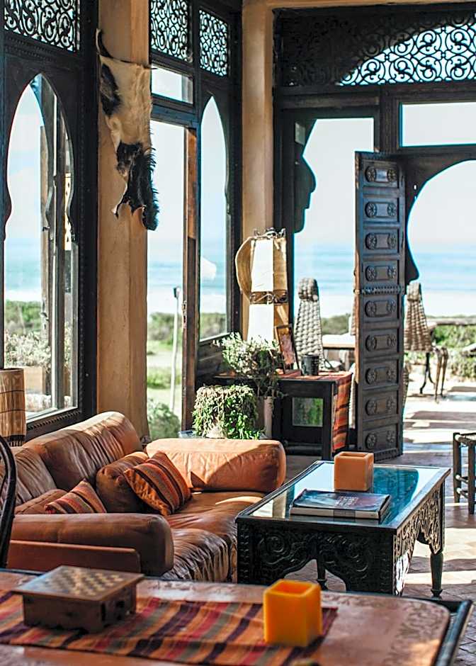 Dar Danse, the Bubble on the Beach