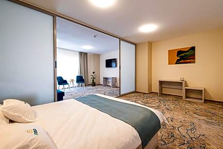 Executive Room with sofa and spa access