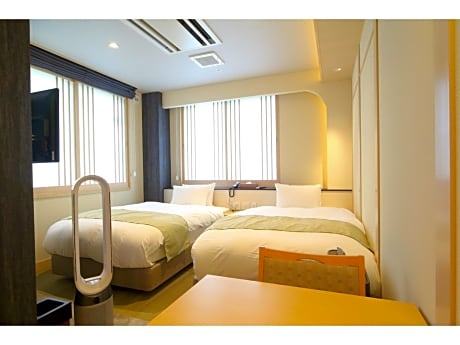 Superior Twin Room-Executive Floor  with Shower - Non-Smoking