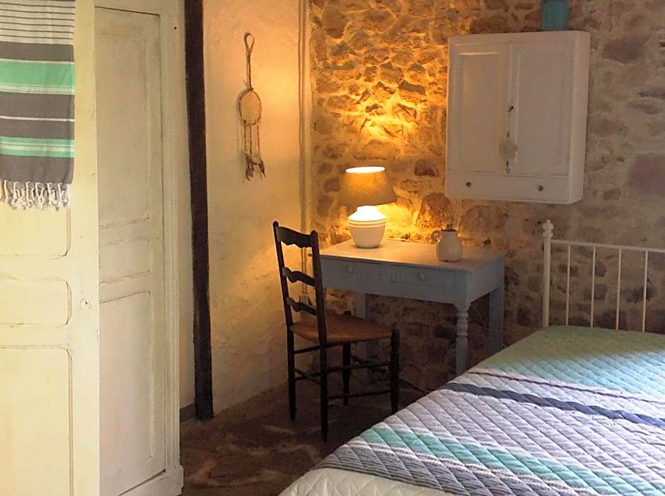 Domaine Charente Glamping Familyroom Le Jardin with external toilet & shower house & outdoor kitchen