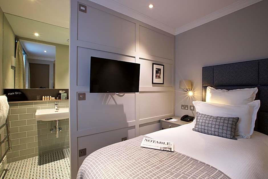 54 Queen's Gate Hotel