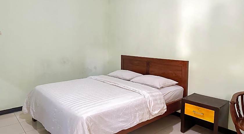Global Inn Syariah Mitra RedDoorz near Juanda T1 Airport