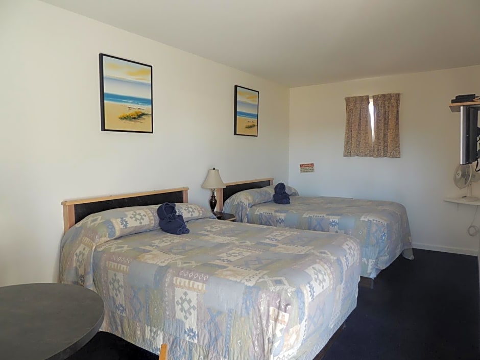 100 Mile Motel & RV Park