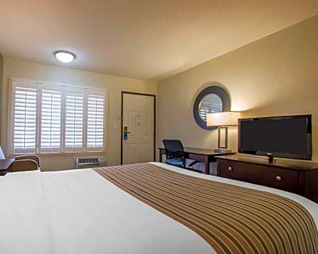 Queen Room - Non-Smoking