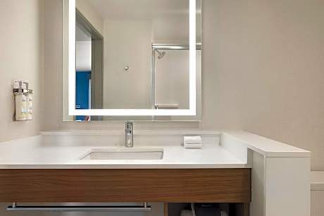 Standard Queen Room with Two Queen Beds and Mobility Accessible Tub