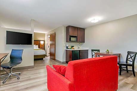 1 King Bed, Suite, Nonsmoking