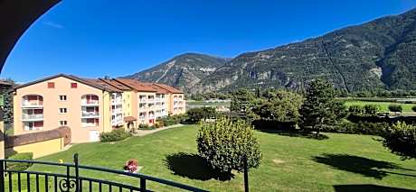 Apartment with Garden View
