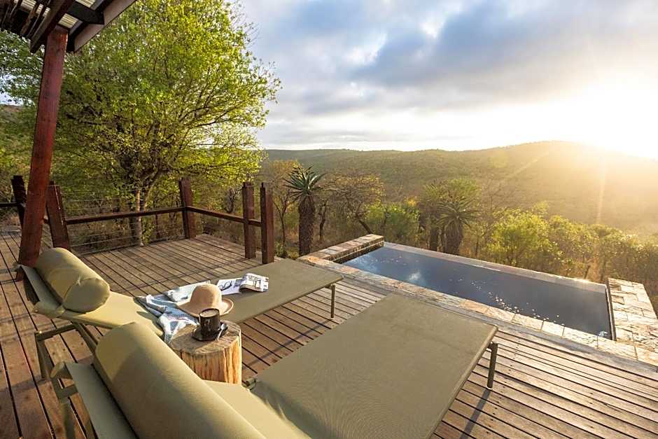 Rhino Ridge Safari Lodge