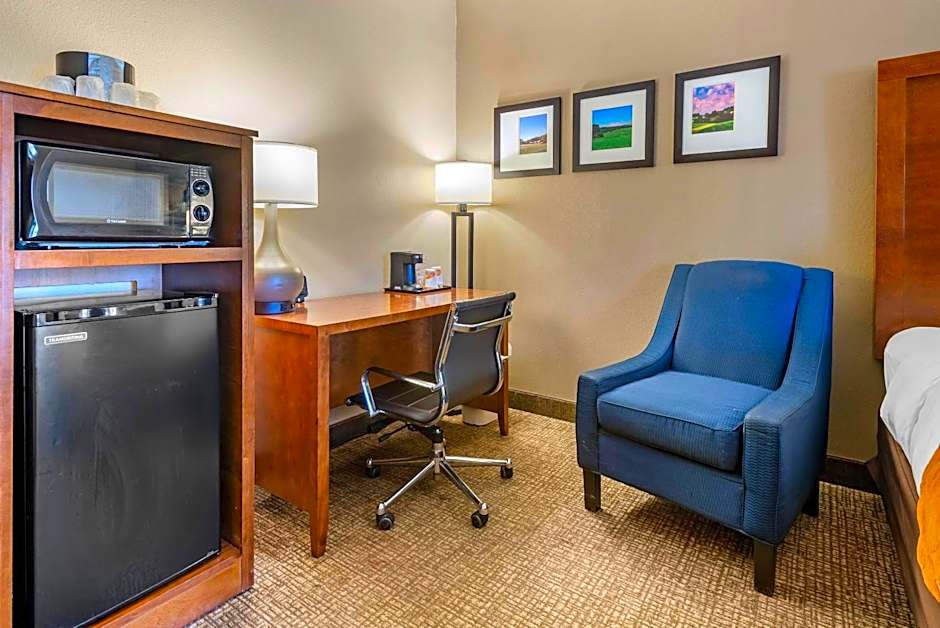 Comfort Suites Bethlehem Near Lehigh University and LVI Airport