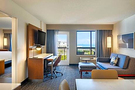 One-Bedroom King Suite with Bathtub and Sofa Bed - Mobility Access/Hearing Accessible