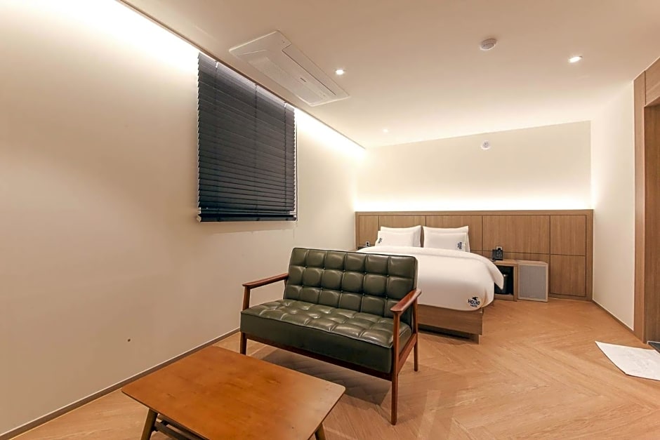 Hound Hotel Jeonju Deokjin