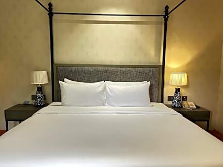 Villa with Private Garden and Pool