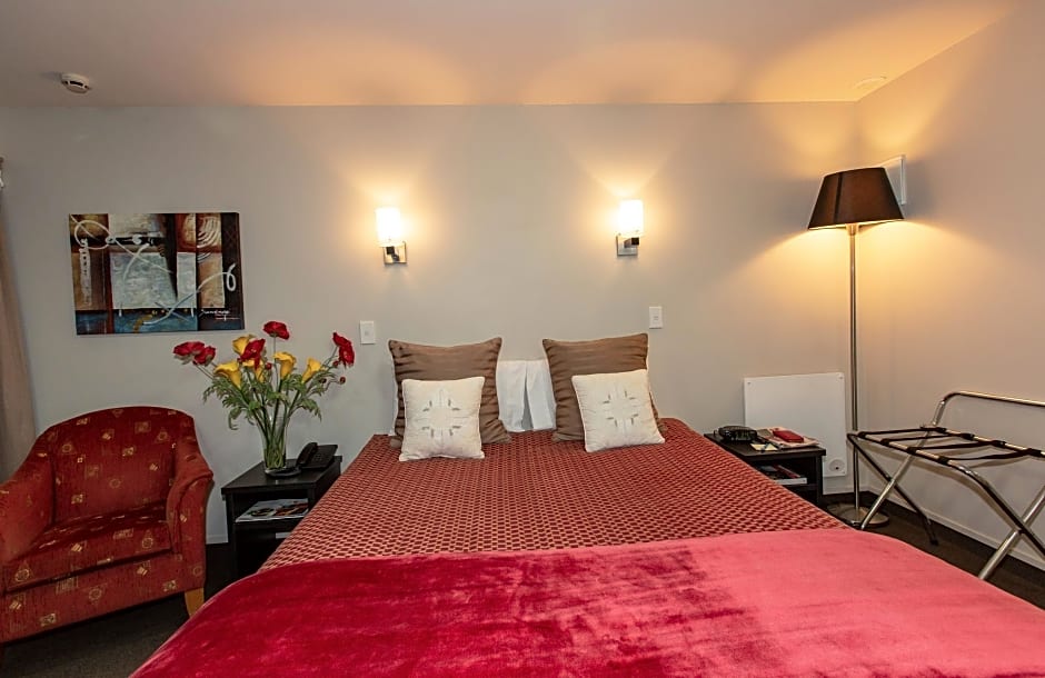 Photo 1 of 4 of Spa Studio 1 King Bed, Jetted Tub