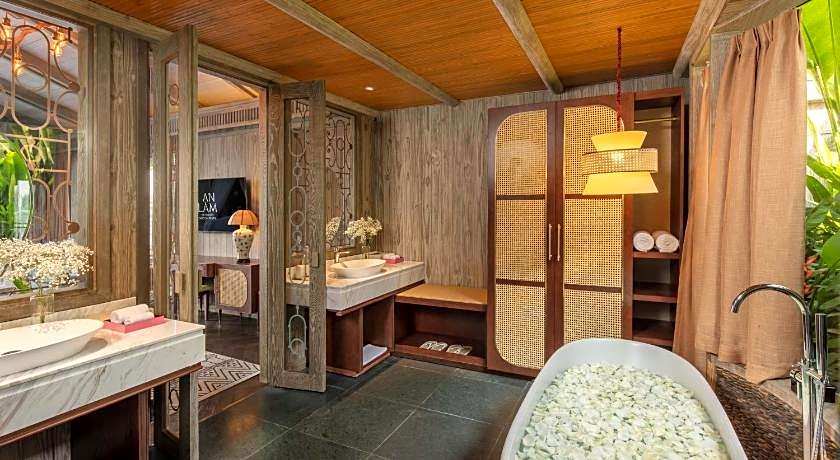 An Lam Retreats Saigon River