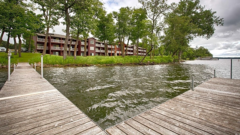 Best Western Premier The Lodge On Lake Detroit