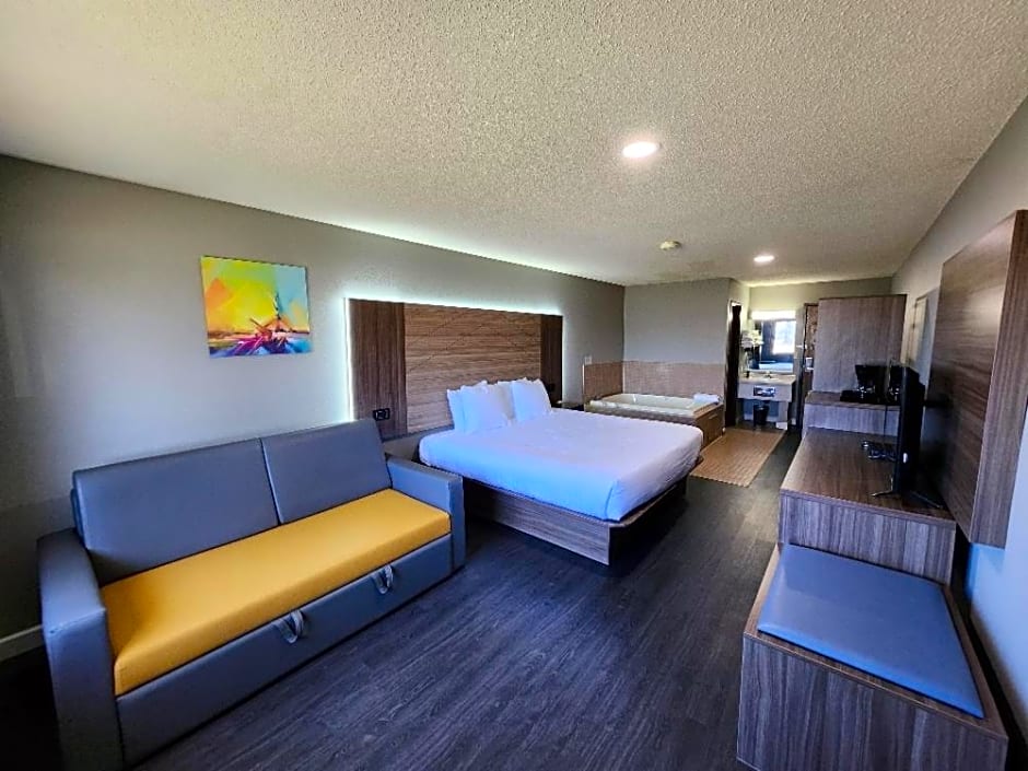 Super 8 by Wyndham Hayward WI