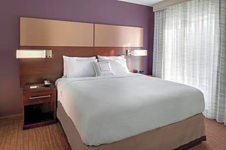 Suite Queen Bed Two Bedrooms