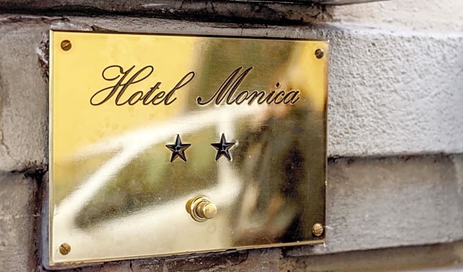 Hotel Monica