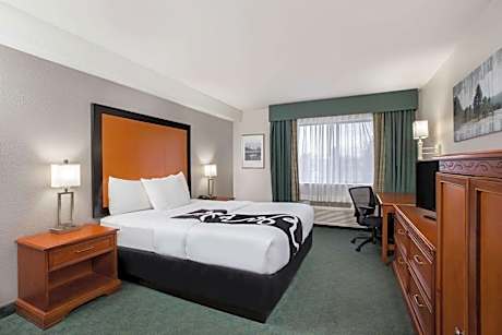 Queen Room - Mobility Access/Non-Smoking
