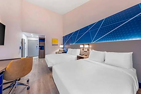 Standard Room, 2 Queen Beds, Accessible Tub, Non Smoking, Balcony