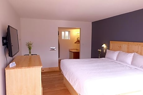 Golden Village Lodge