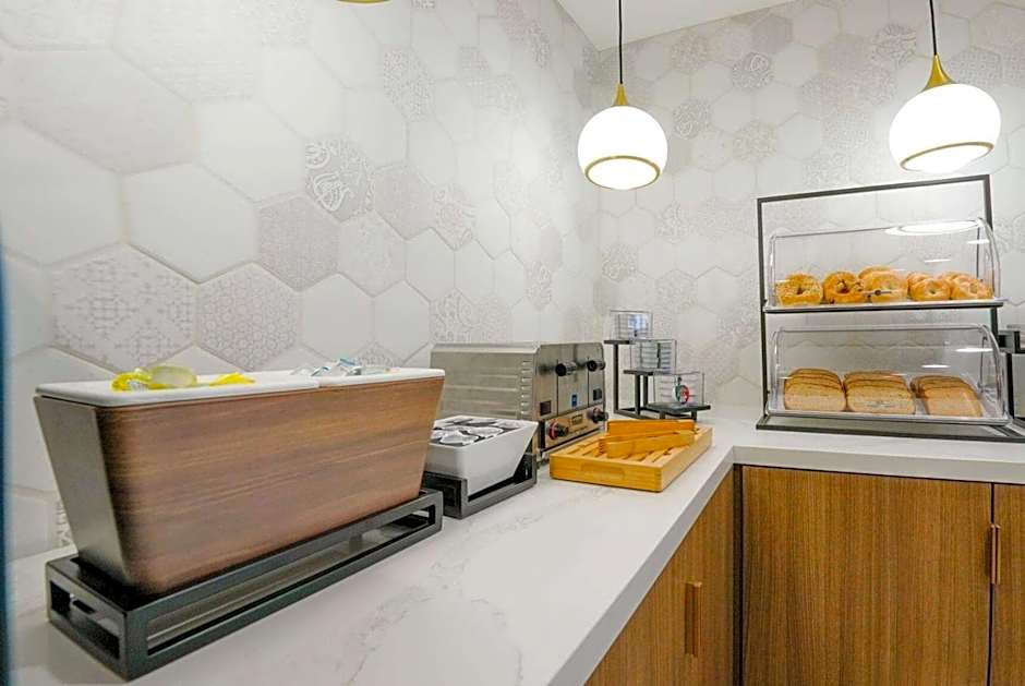 La Quinta Inn & Suites by Wyndham Santa Cruz