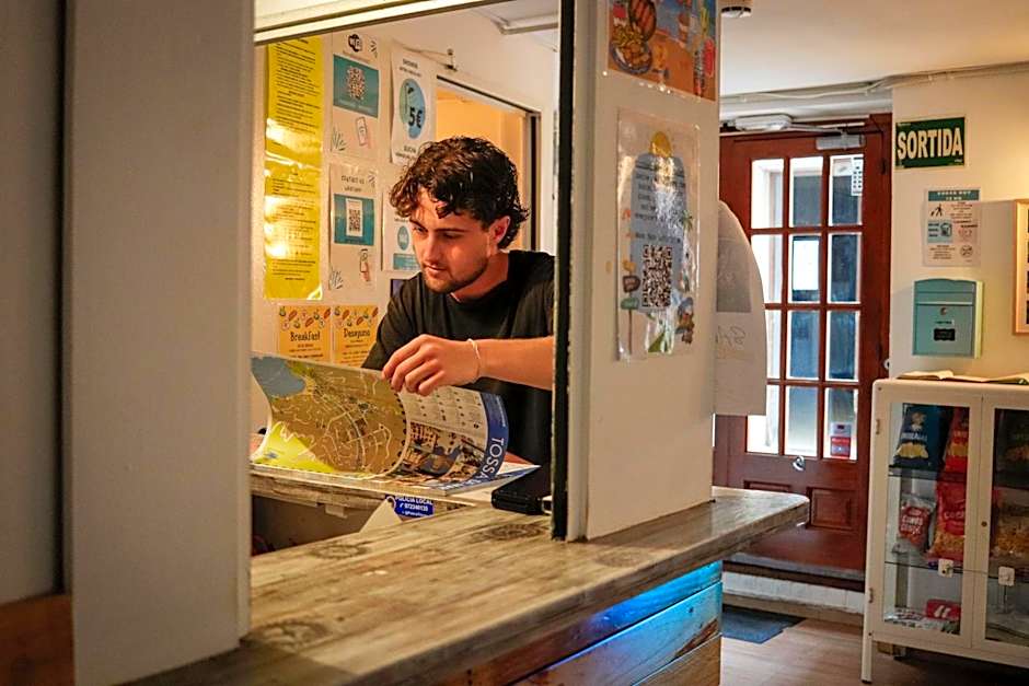 Mana Mana Youth Hostel