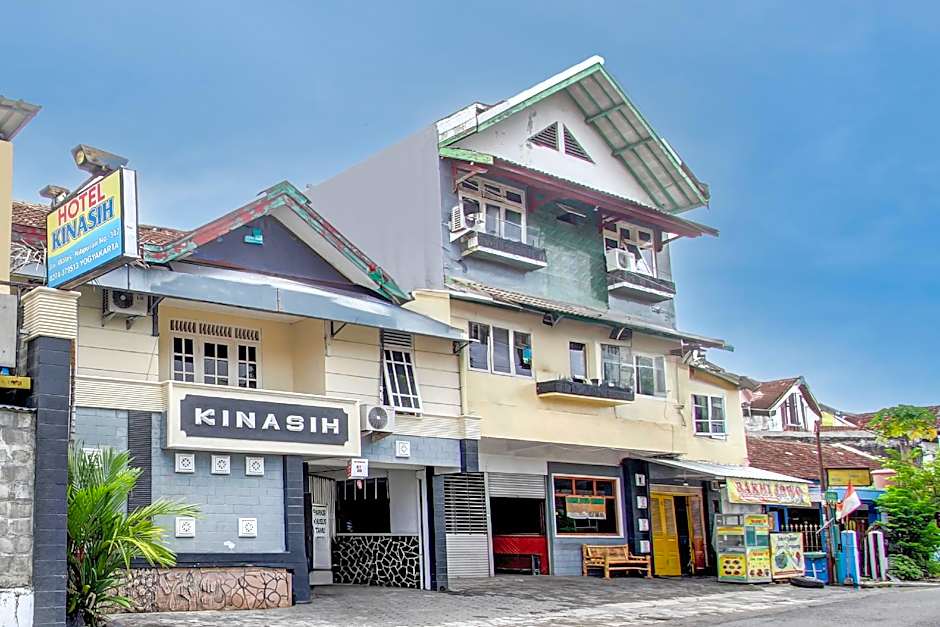 Capital O 93653 Kinasih Hotel