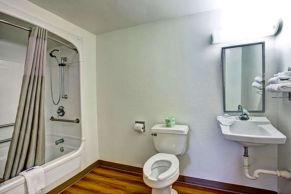 Travelodge by Wyndham Fayetteville