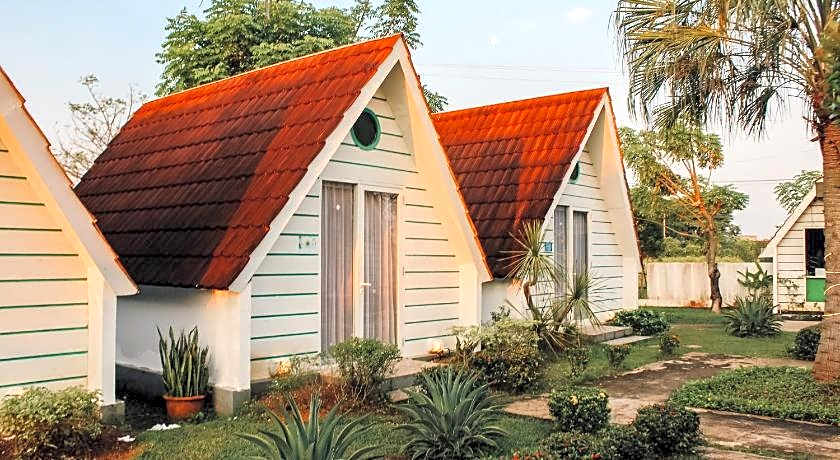 Seaside Villa & Muse Beach Resto