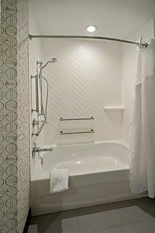 Standard King Room with Mobility Accessible Tub