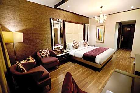 Queen Room - Pool Wing/Non-Smoking