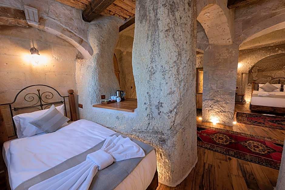 Sarnich Cave Suites