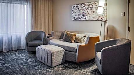 One-Bedroom King Suite with Sofa Bed, Courtyard view