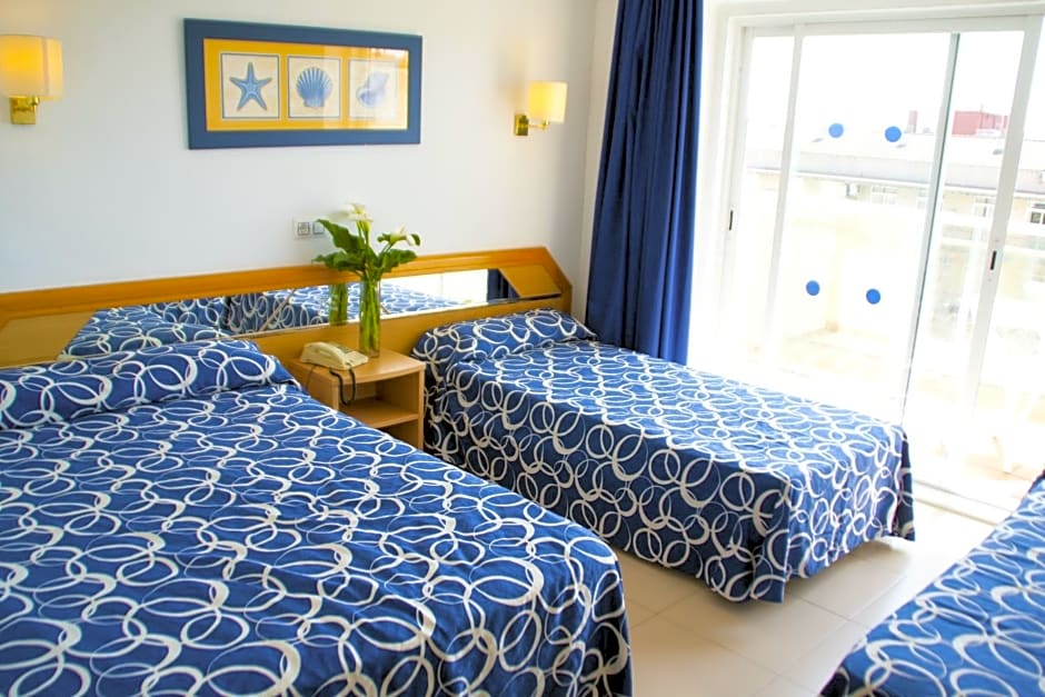 Foto 1 di 7 di Classic Quadruple Room