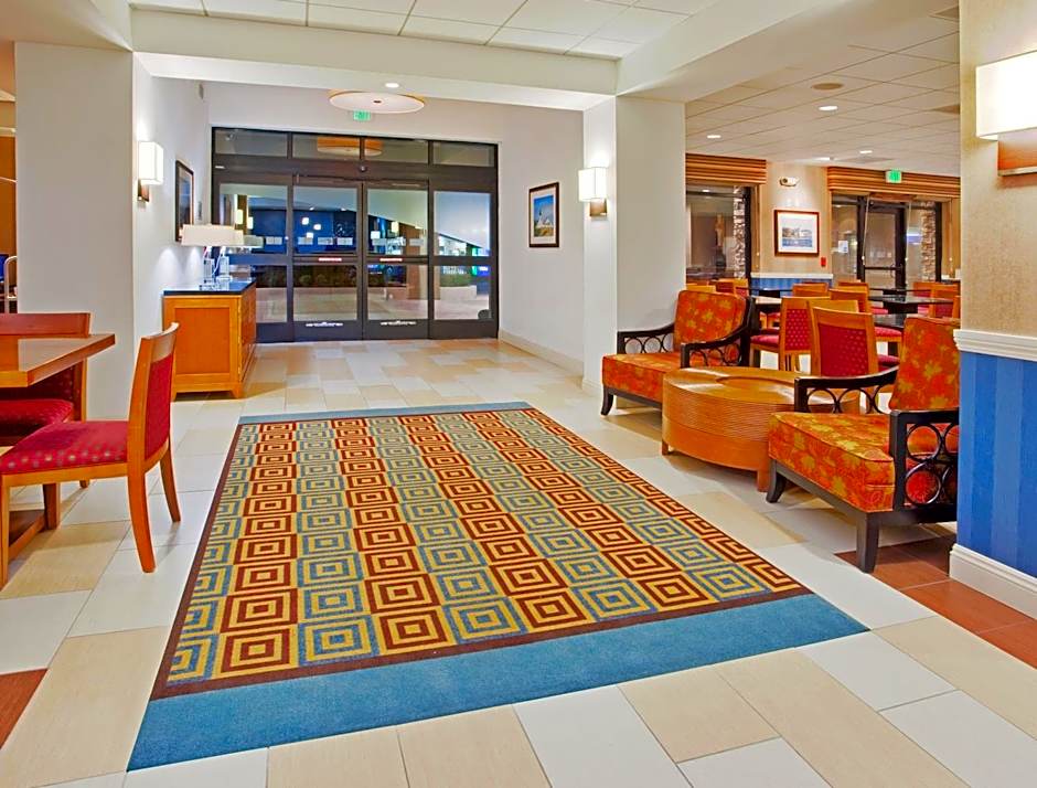Holiday Inn Express Hotel & Suites Santa Cruz By IHG